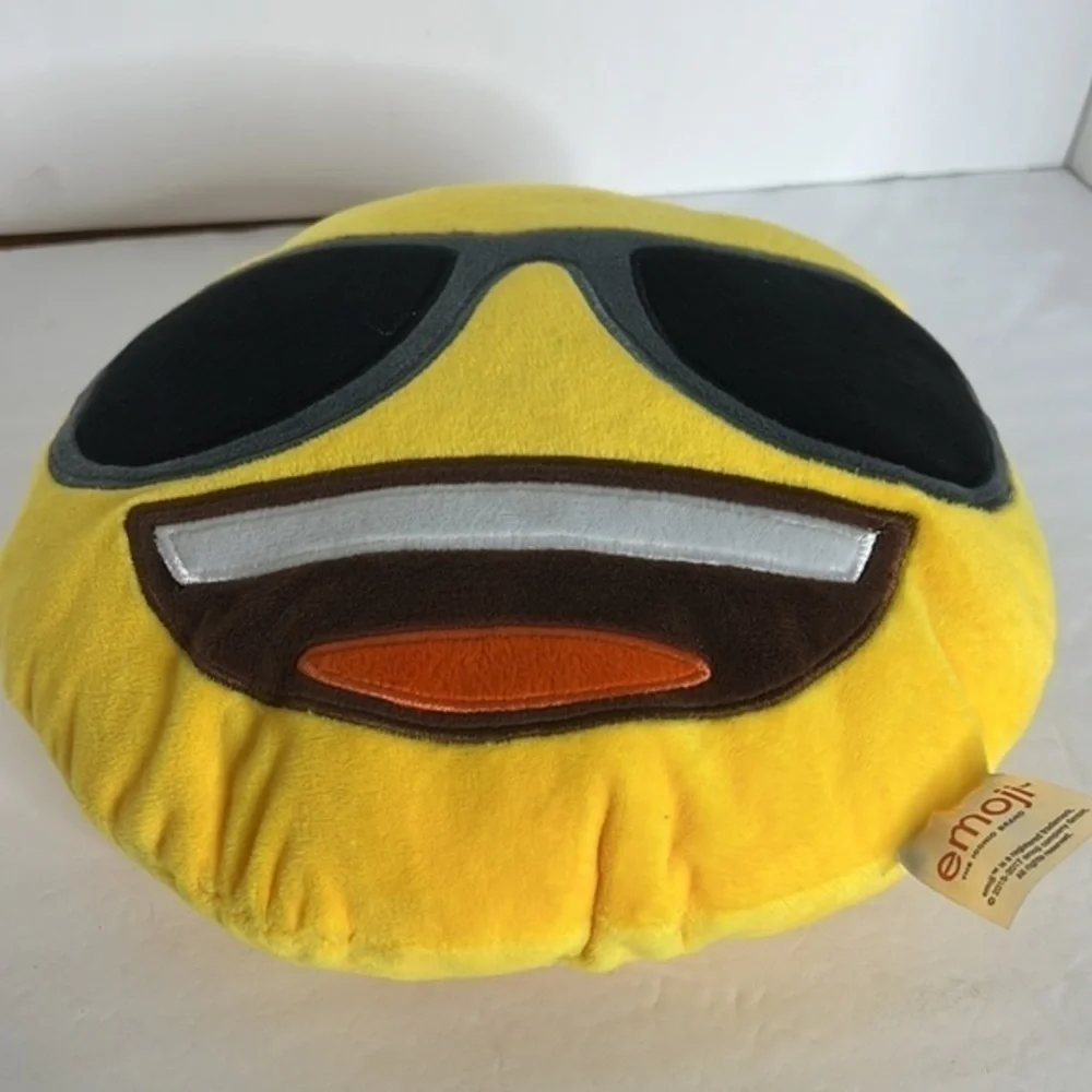 THE ICONIC BRAND EMOJI SMILE PILLOW WITH SUNGLASSES